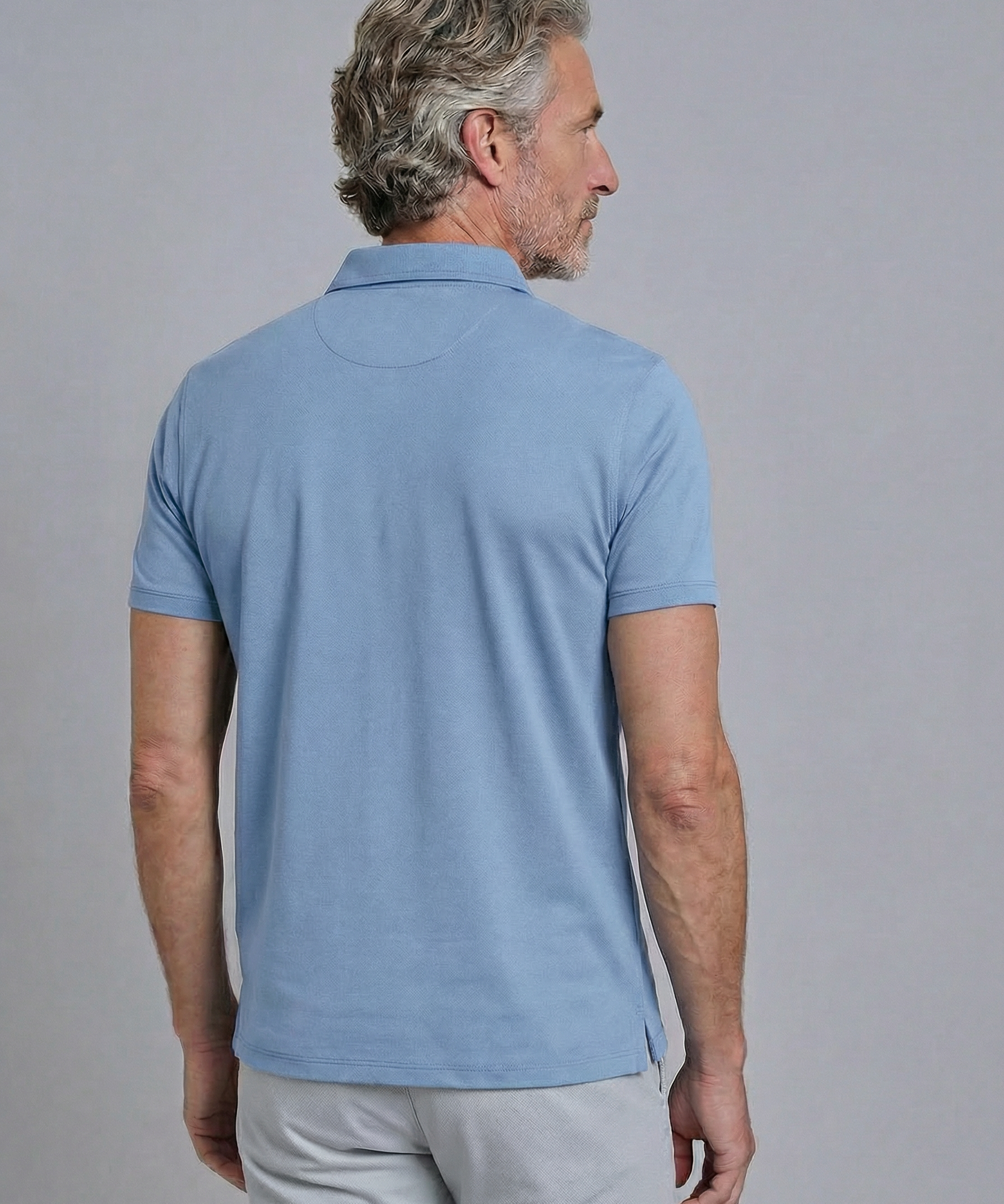 freepik__objectivemodify-only-the-garment-colors-while-pres__32988.png