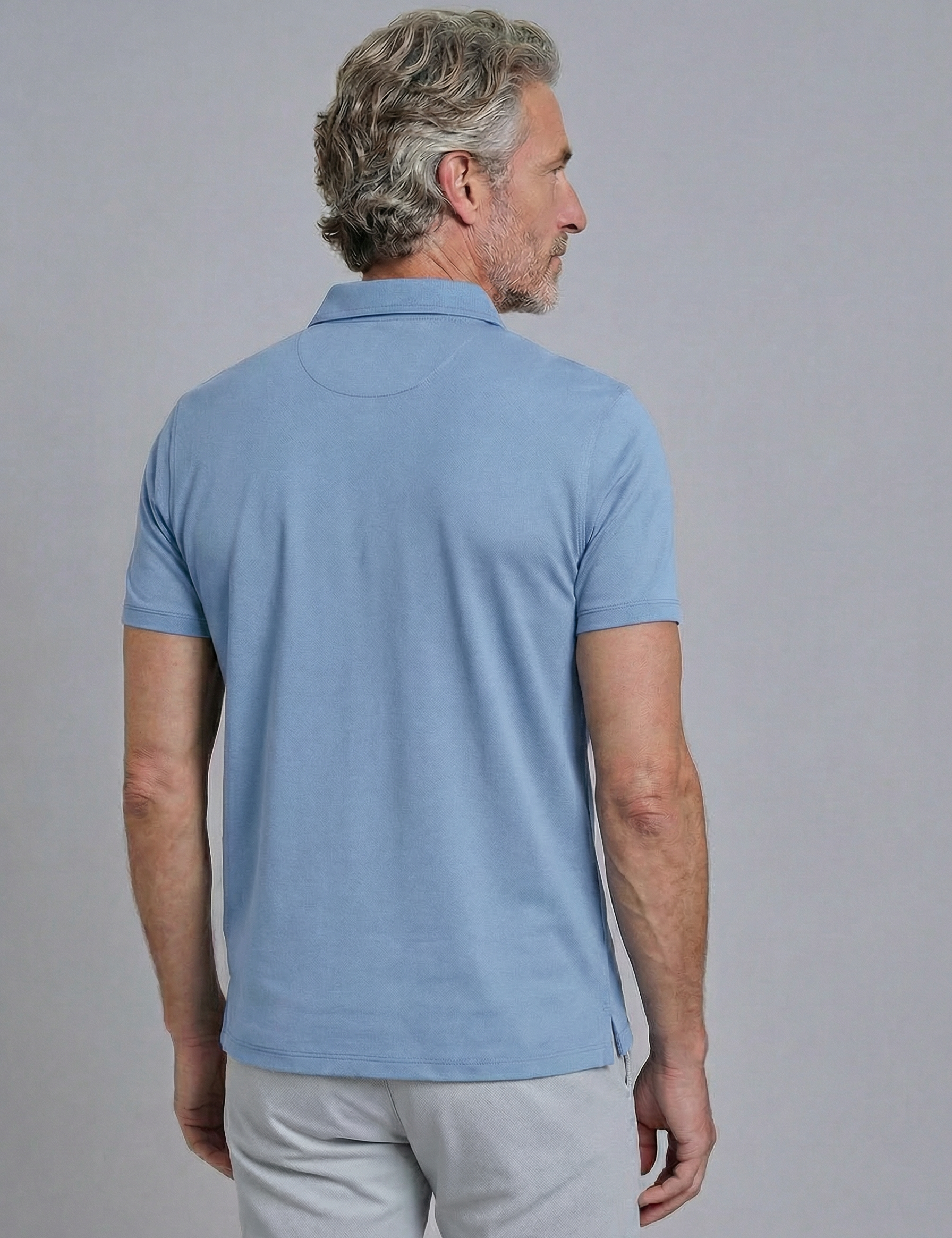freepik__objectivemodify-only-the-garment-colors-while-pres__32988.png